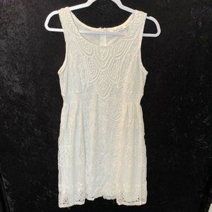 2/$10 Solitaire Women’s white lace dress w/ white slip Size Medium